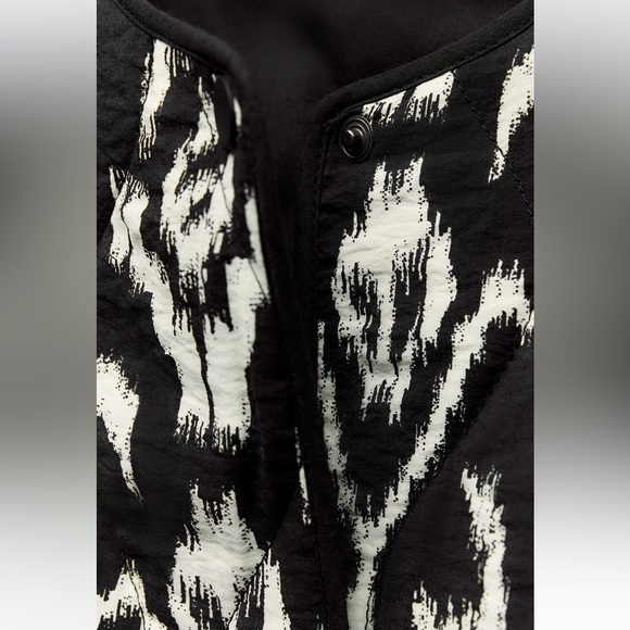 New ZARA Print Puffer Jacket With Front Patch Pockets And Side Vents - Picture 3 of 10